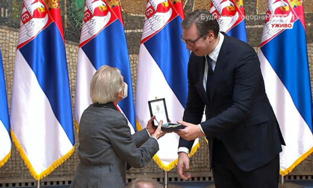 Zlatna medalja za zasluge Danici Šmic starijoj volonterki Crvenog krsta Srbije